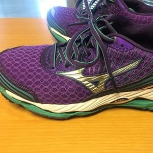 EUC Mizuno Wave Paradox 2 Size 9 Purple Atlantis
